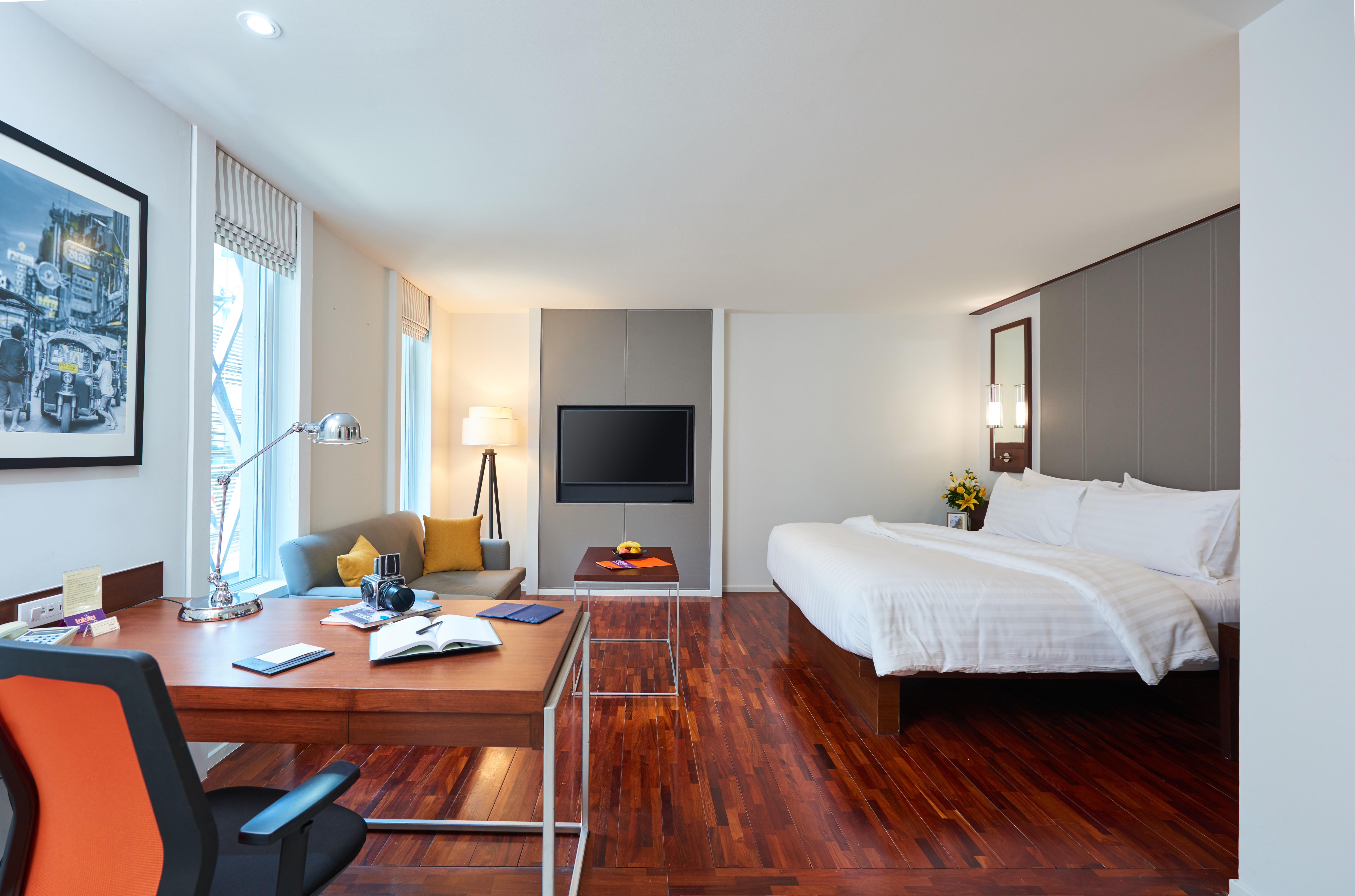 Triple Two Silom Hotel Bangkok Ngoại thất bức ảnh