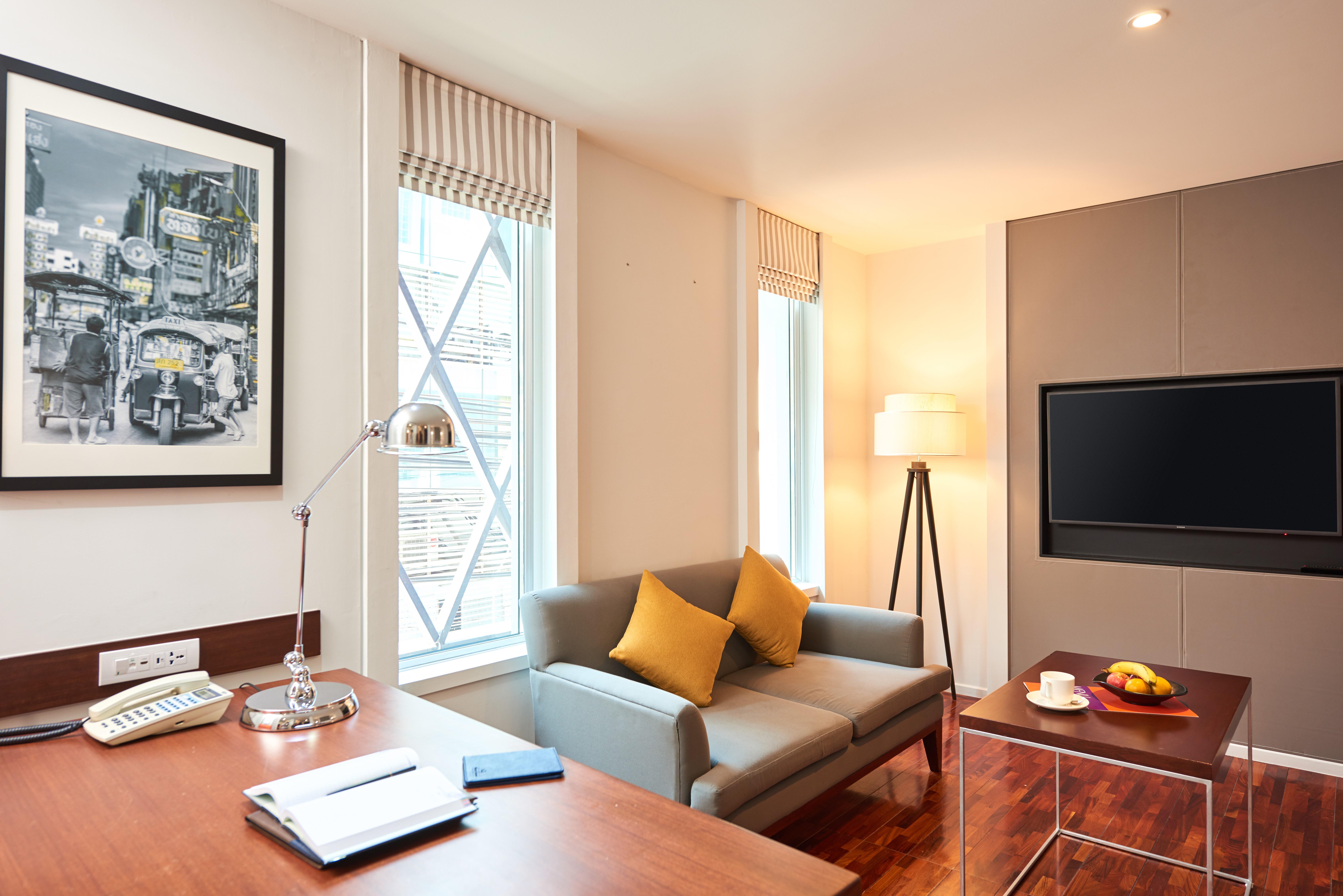 Triple Two Silom Hotel Bangkok Ngoại thất bức ảnh