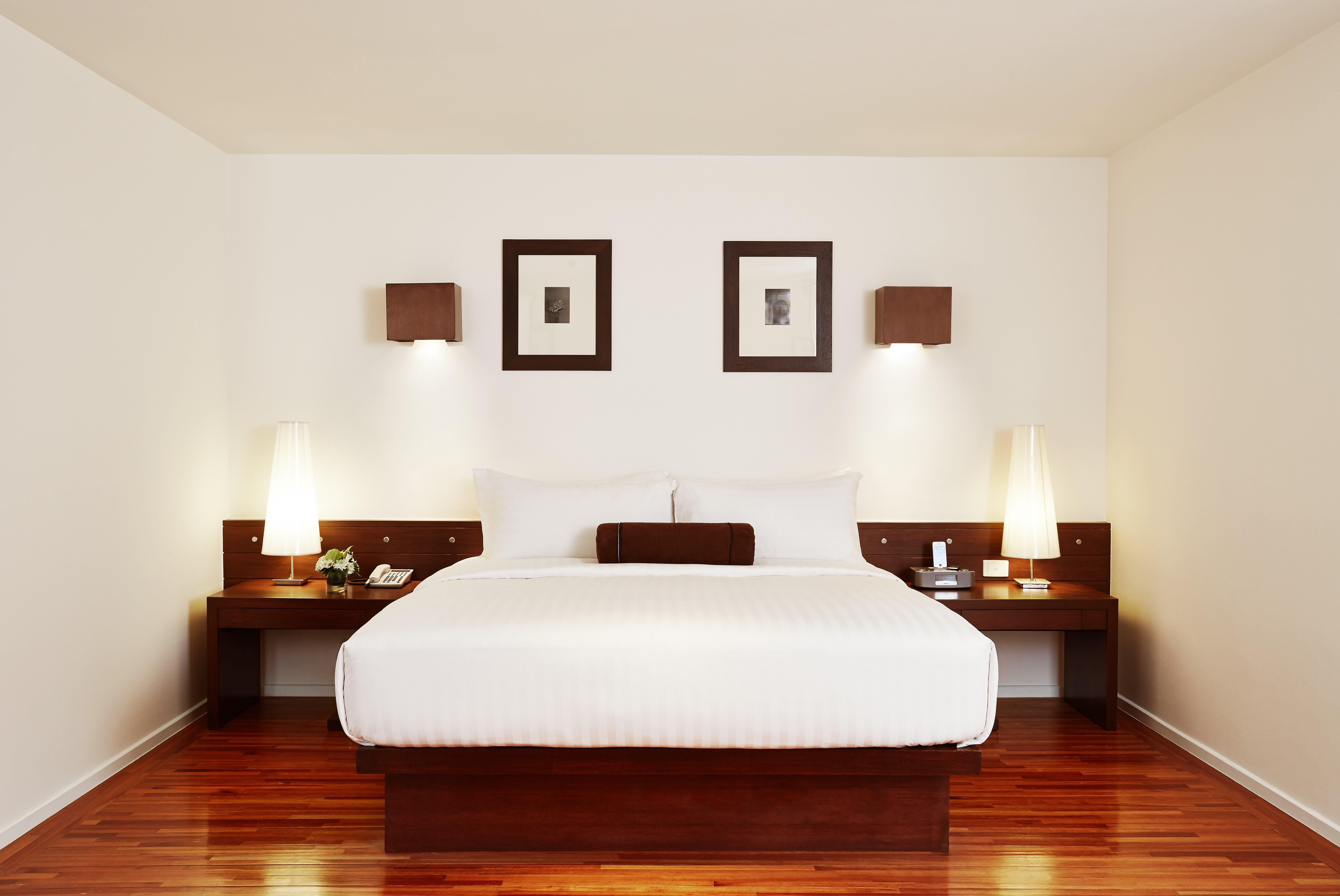 Triple Two Silom Hotel Bangkok Ngoại thất bức ảnh