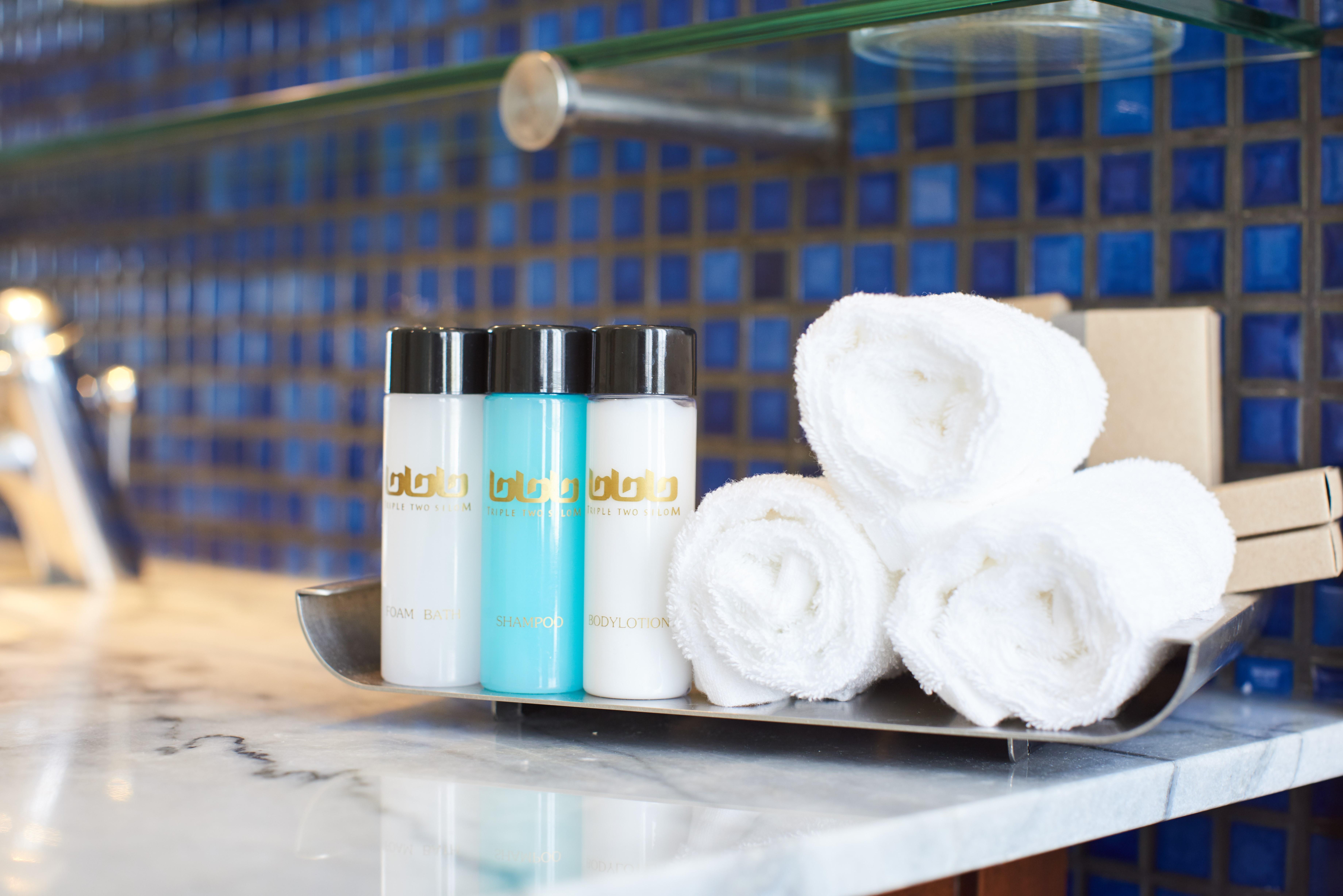 Triple Two Silom Hotel Bangkok Ngoại thất bức ảnh