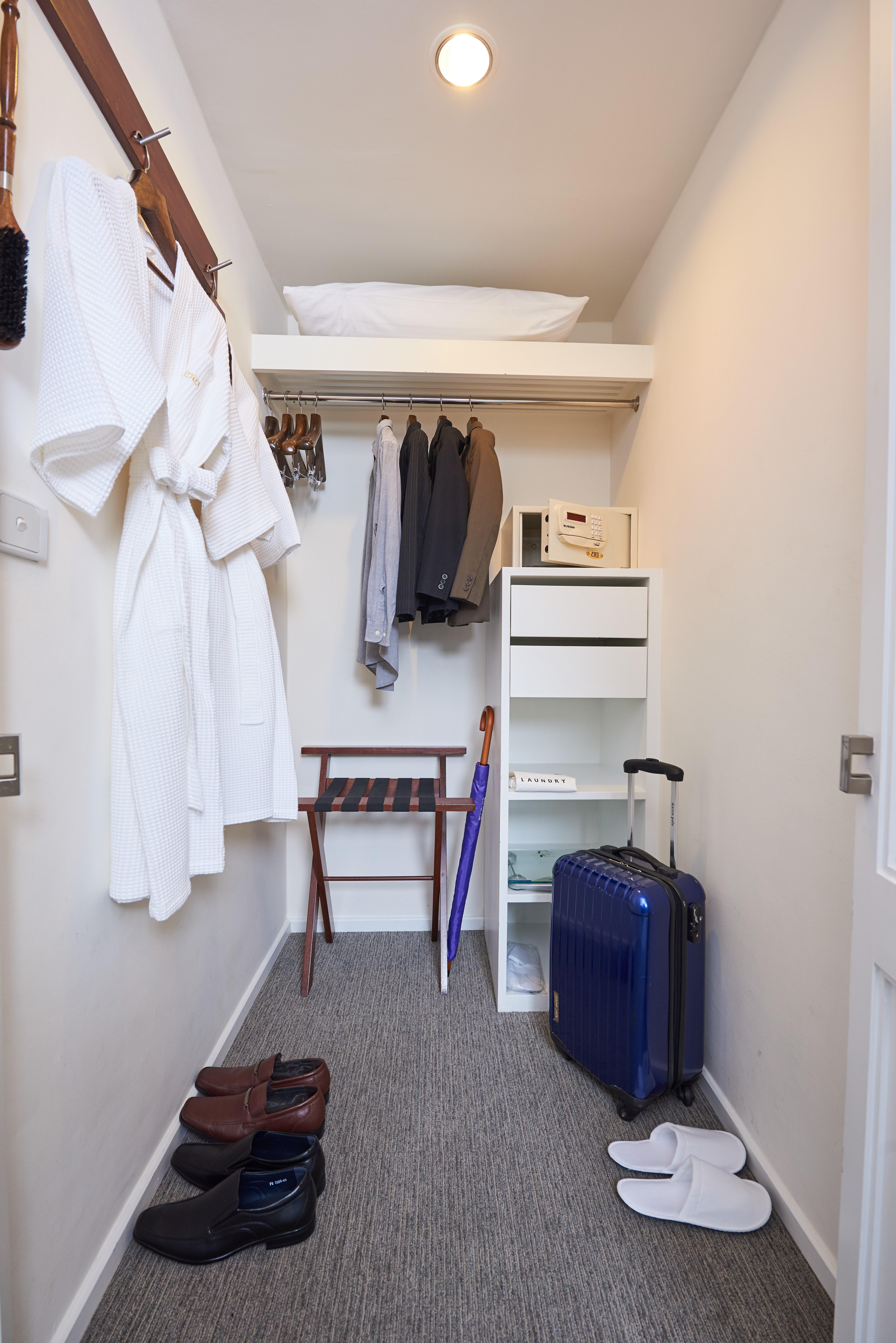 Triple Two Silom Hotel Bangkok Ngoại thất bức ảnh