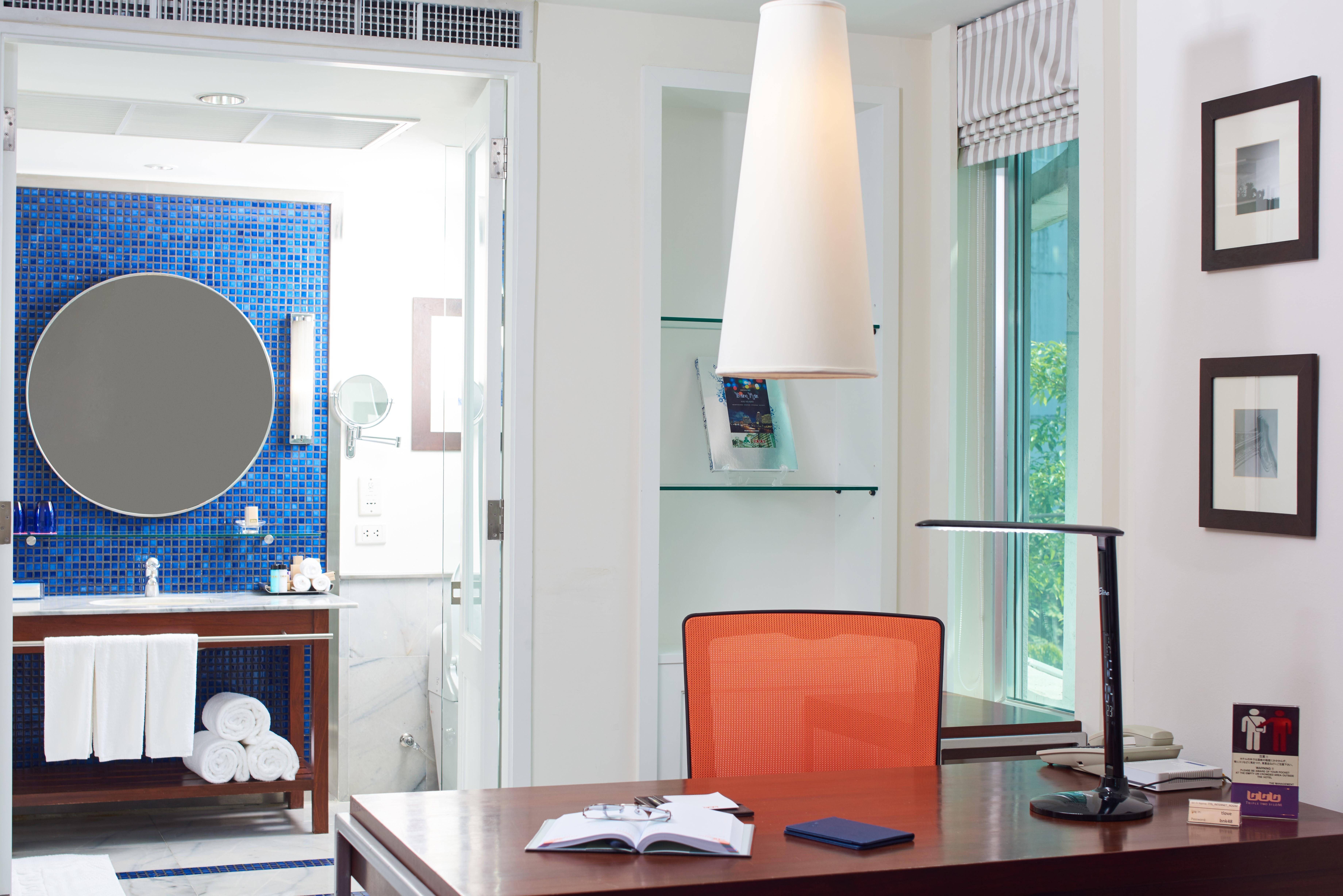 Triple Two Silom Hotel Bangkok Ngoại thất bức ảnh