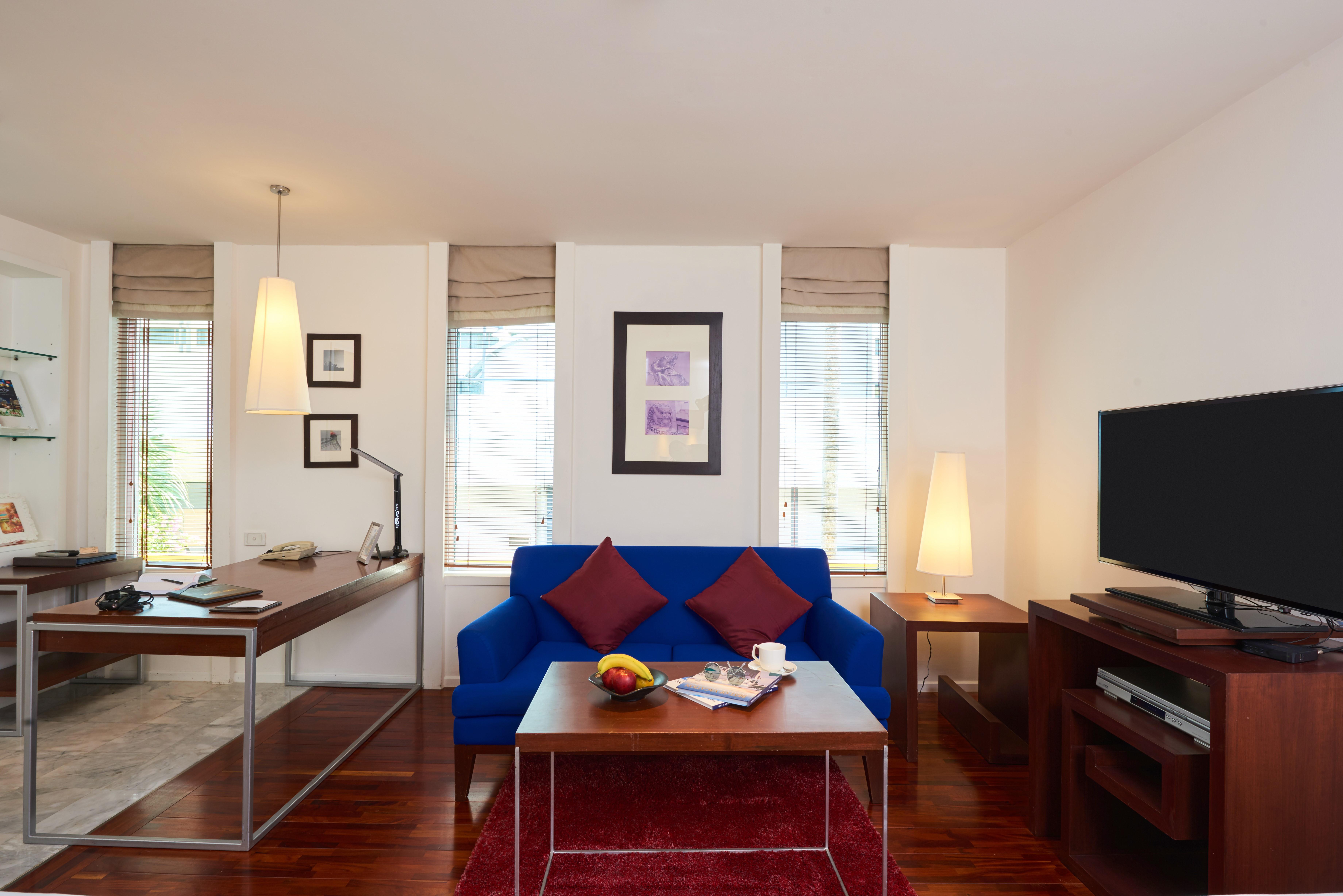 Triple Two Silom Hotel Bangkok Ngoại thất bức ảnh