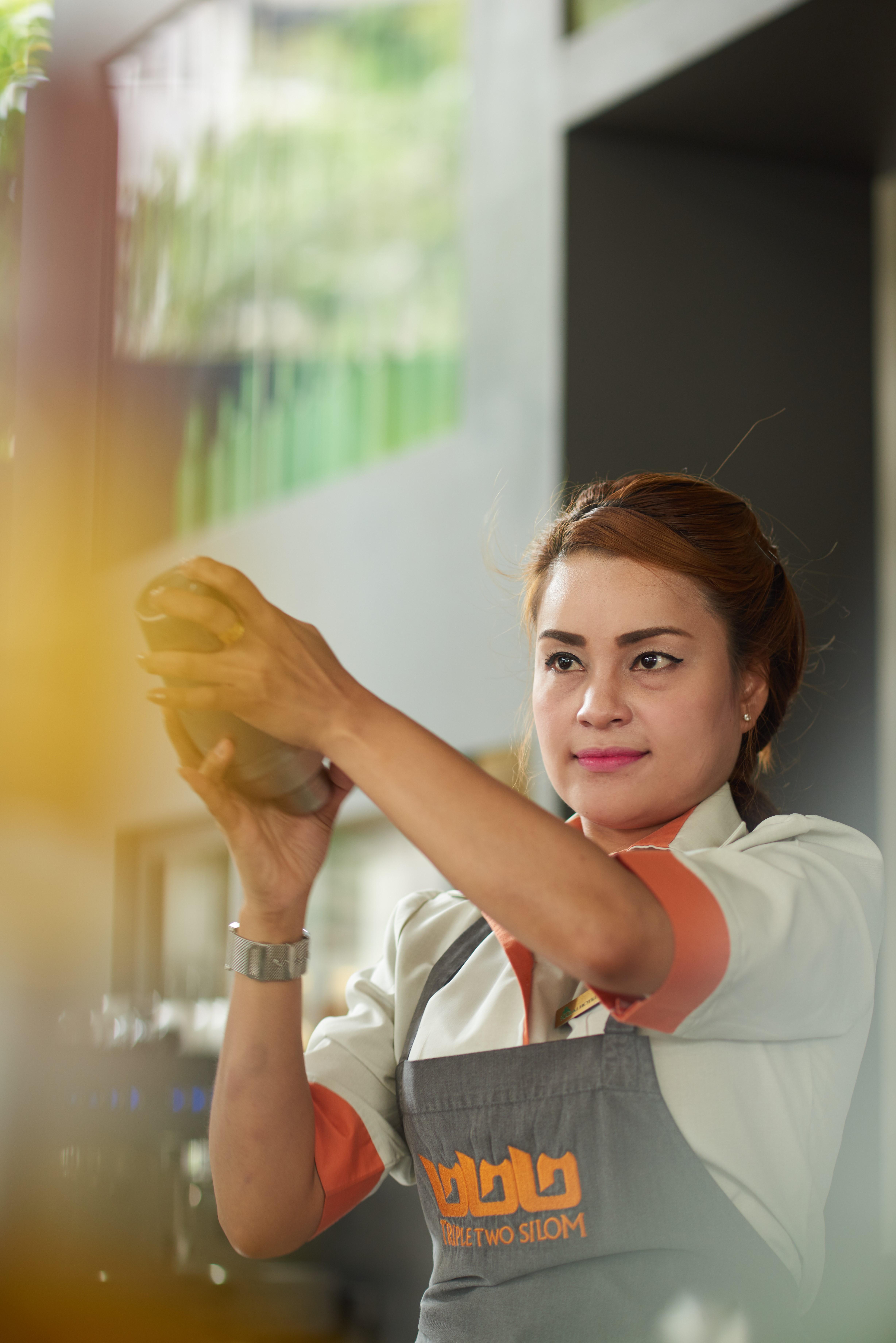 Triple Two Silom Hotel Bangkok Ngoại thất bức ảnh