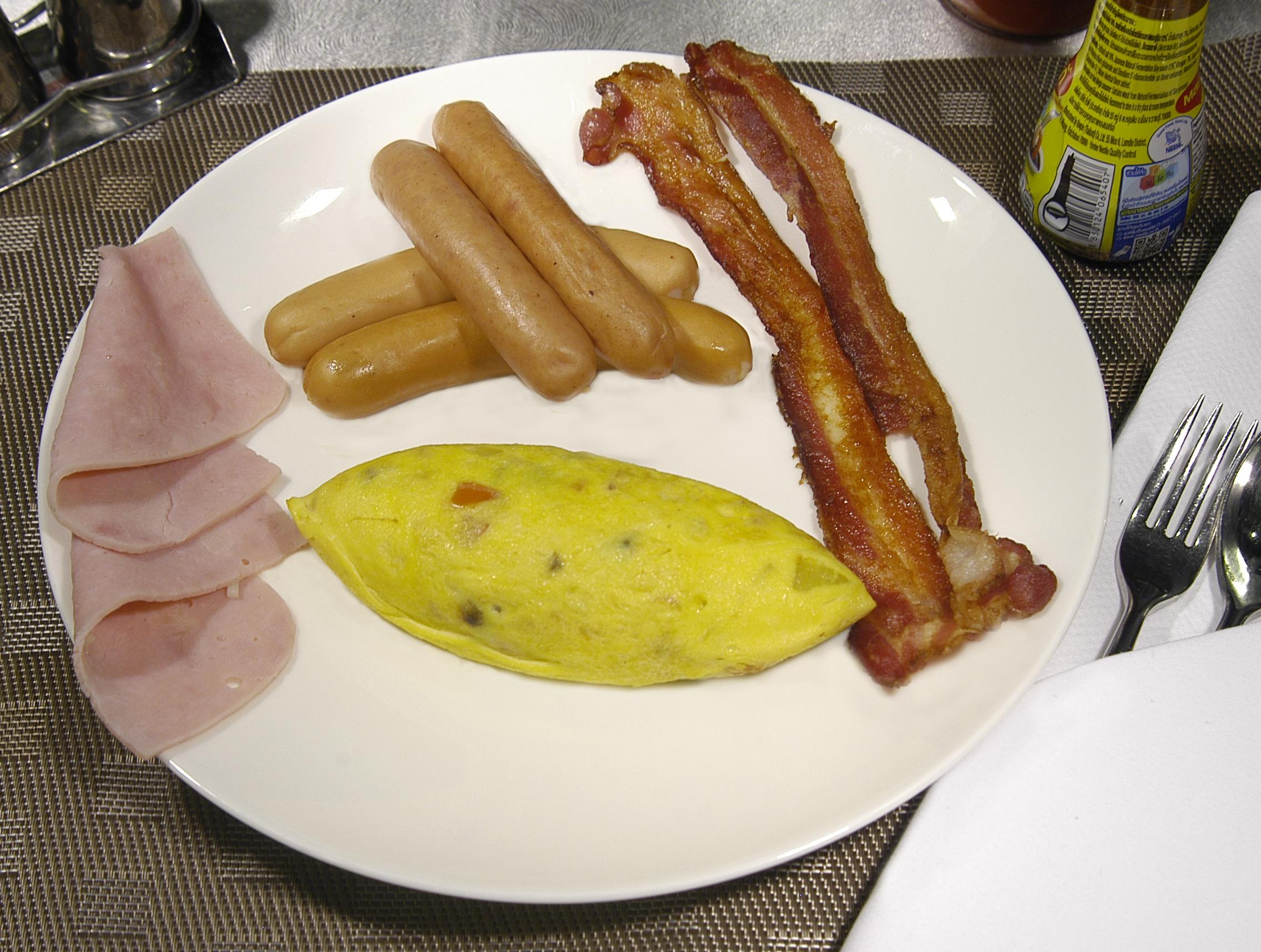 Triple Two Silom Hotel Bangkok Ngoại thất bức ảnh