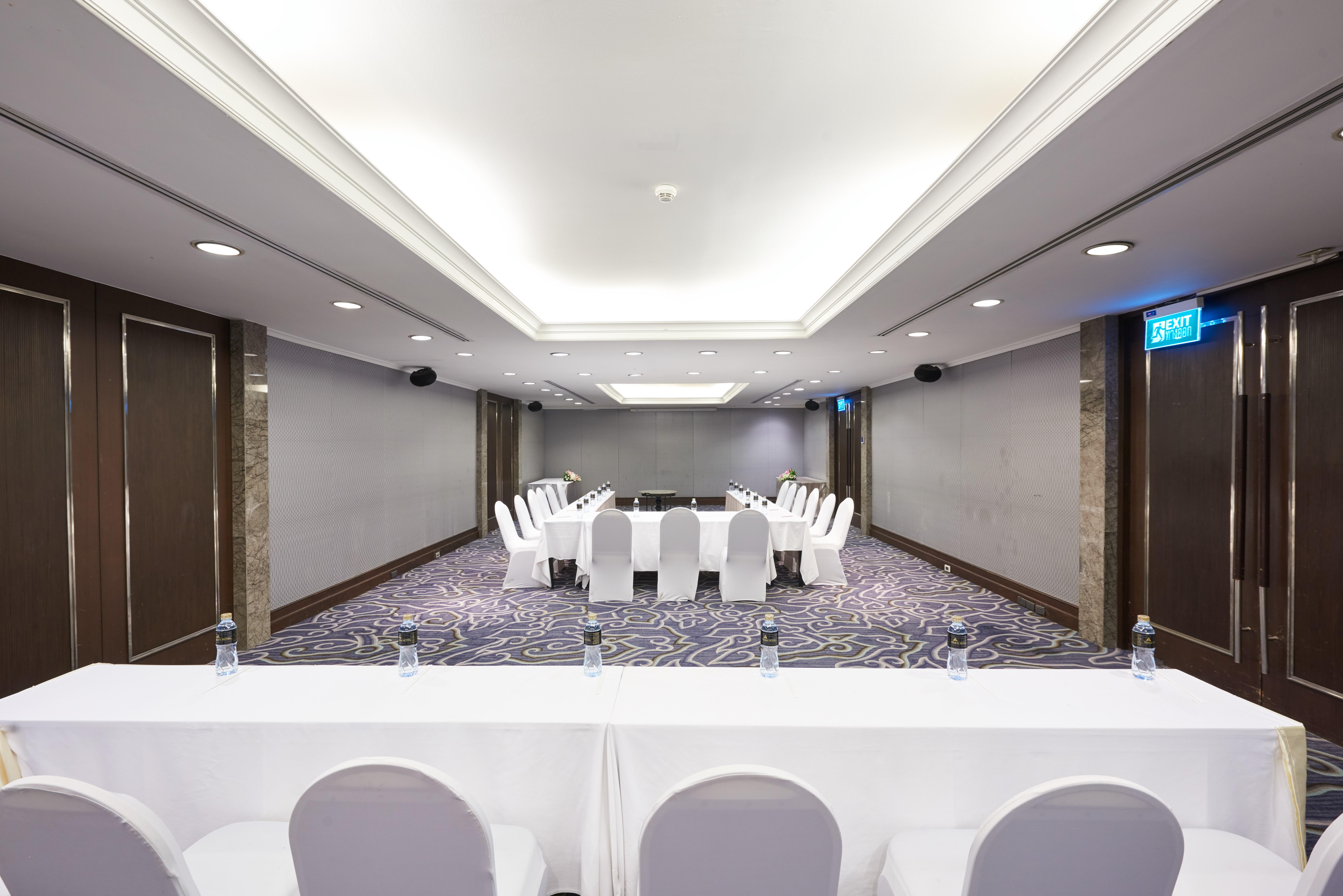 Triple Two Silom Hotel Bangkok Ngoại thất bức ảnh