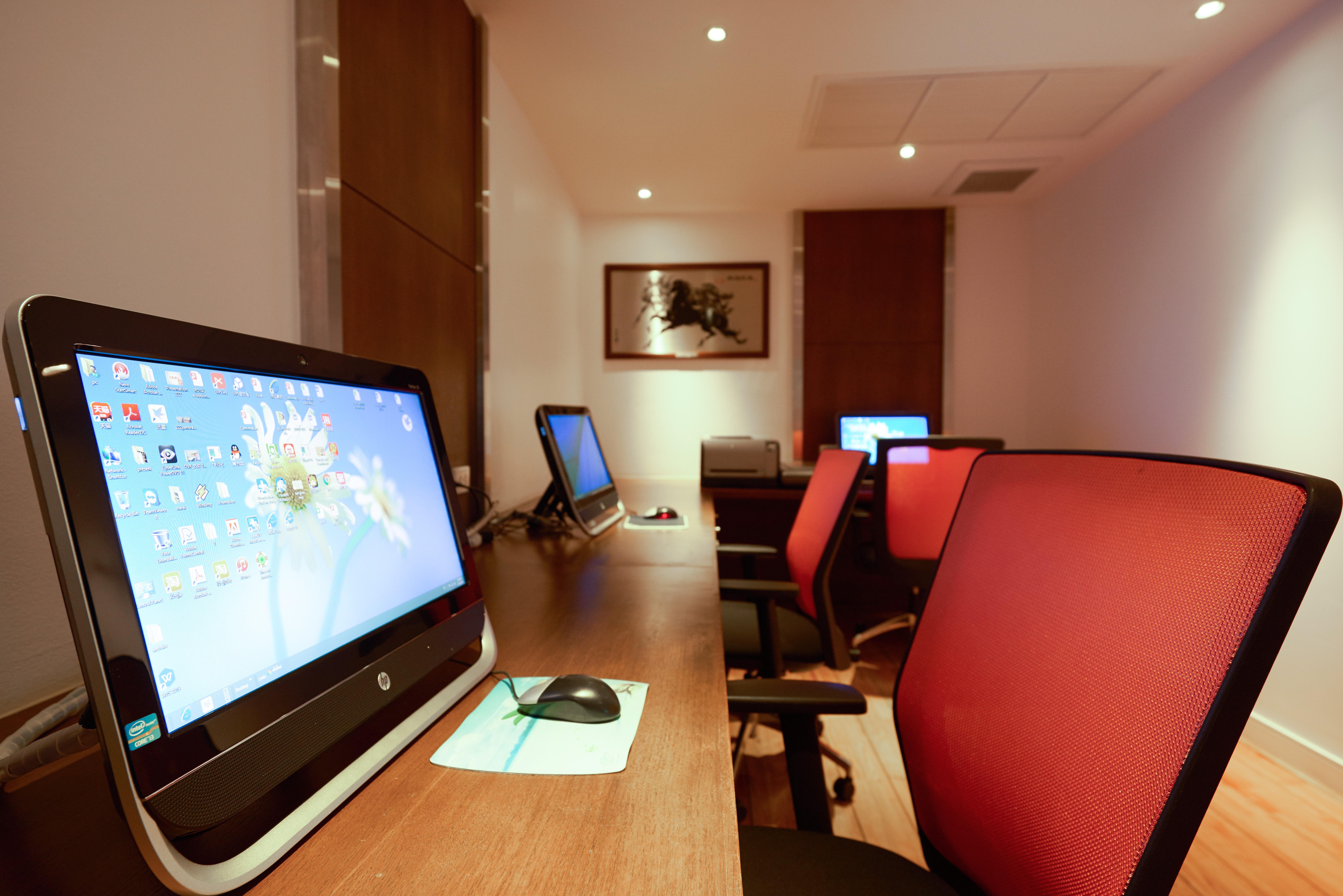 Triple Two Silom Hotel Bangkok Ngoại thất bức ảnh