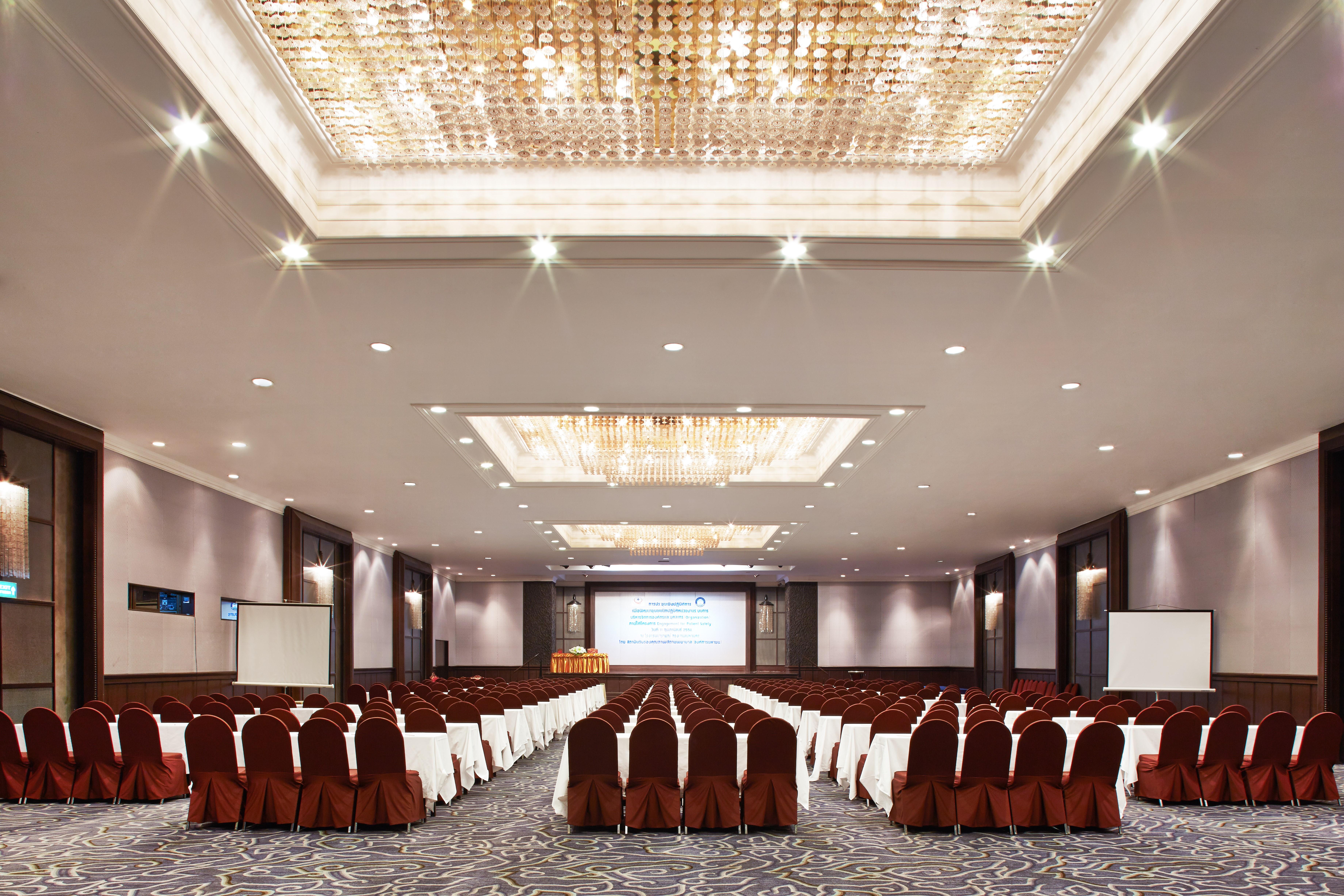 Triple Two Silom Hotel Bangkok Ngoại thất bức ảnh