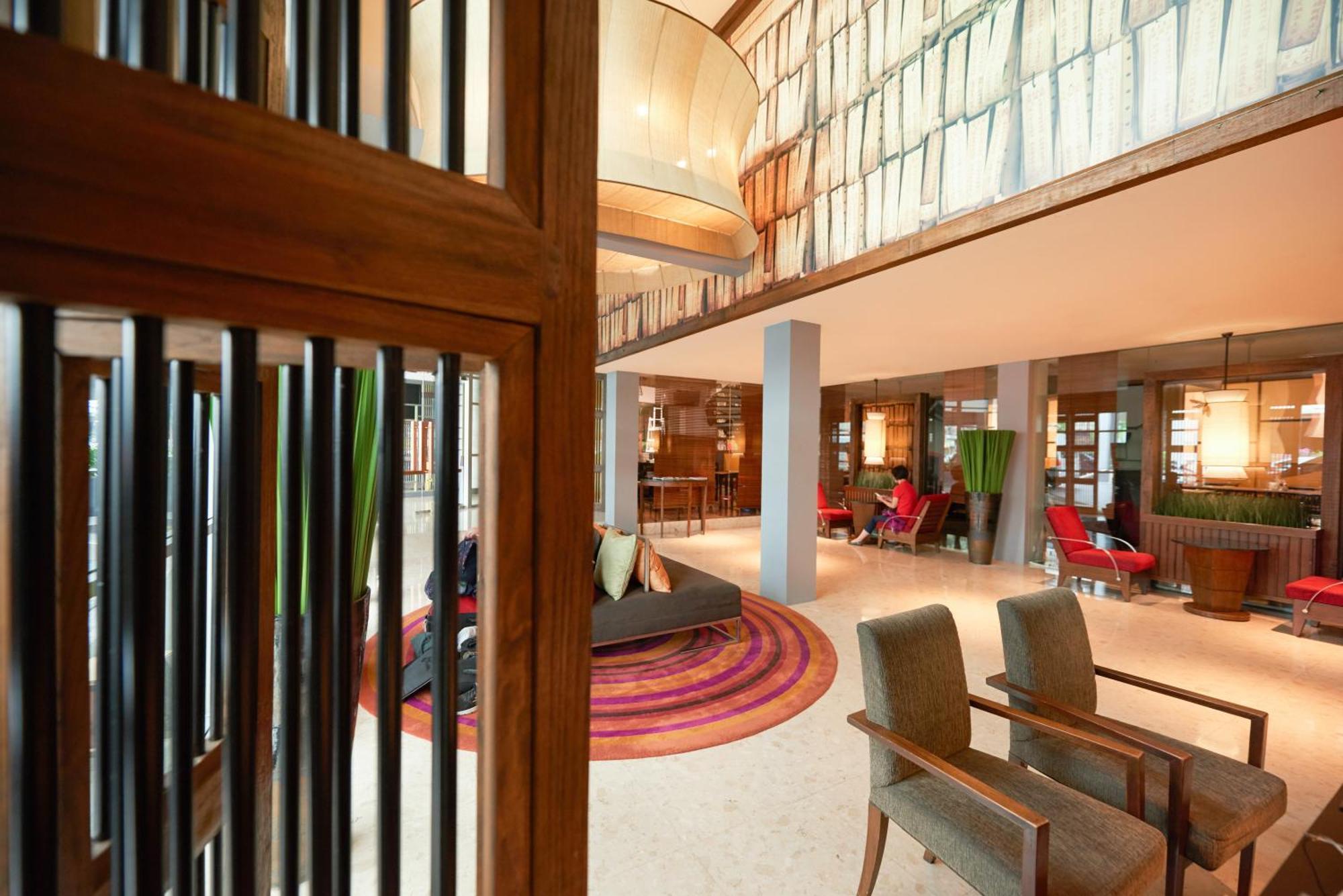 Triple Two Silom Hotel Bangkok Ngoại thất bức ảnh