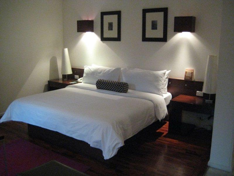 Triple Two Silom Hotel Bangkok Ngoại thất bức ảnh