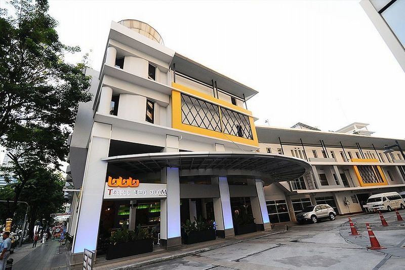 Triple Two Silom Hotel Bangkok Ngoại thất bức ảnh