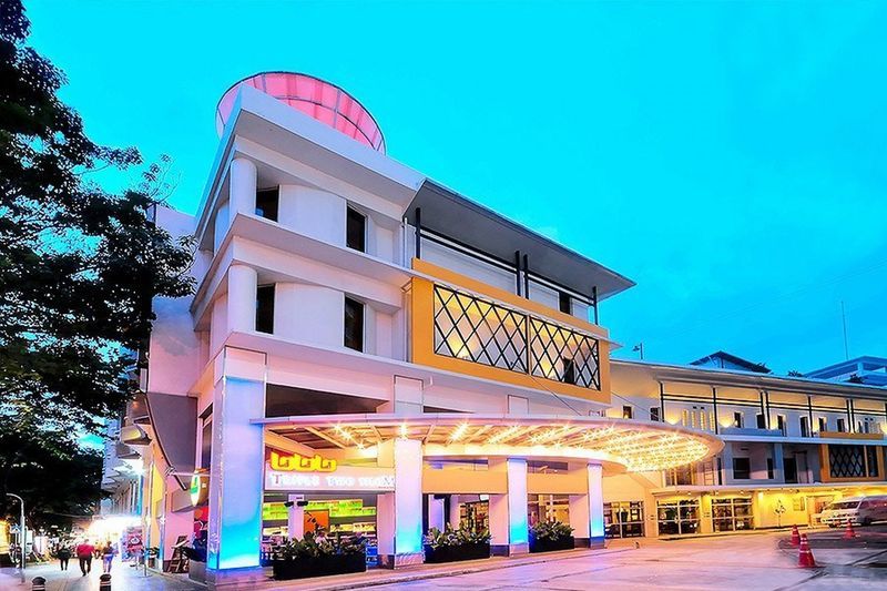 Triple Two Silom Hotel Bangkok Ngoại thất bức ảnh