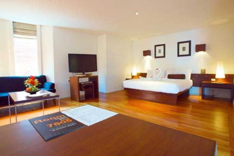 Triple Two Silom Hotel Bangkok Ngoại thất bức ảnh