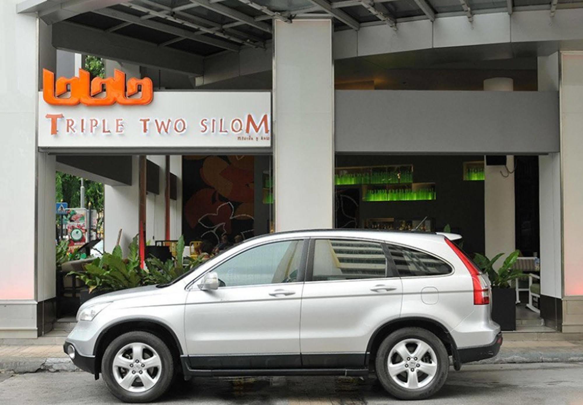 Triple Two Silom Hotel Bangkok Ngoại thất bức ảnh