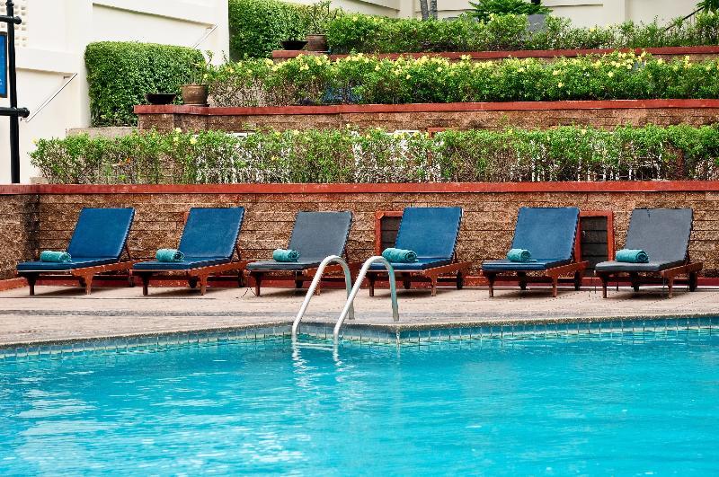 Triple Two Silom Hotel Bangkok Ngoại thất bức ảnh