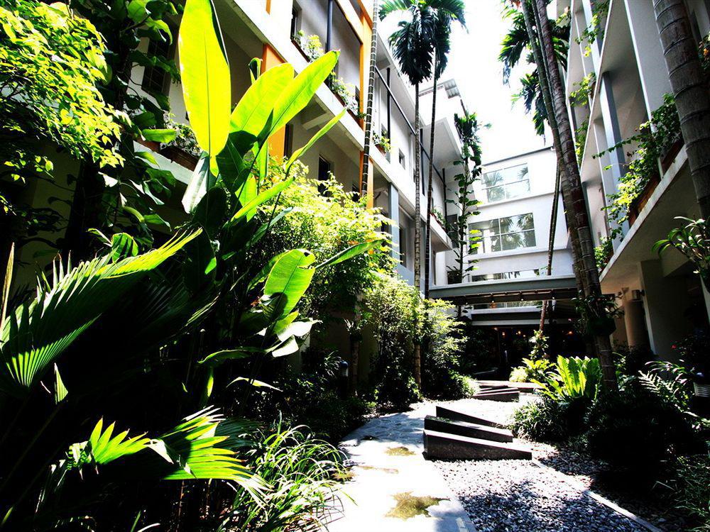 Triple Two Silom Hotel Bangkok Ngoại thất bức ảnh